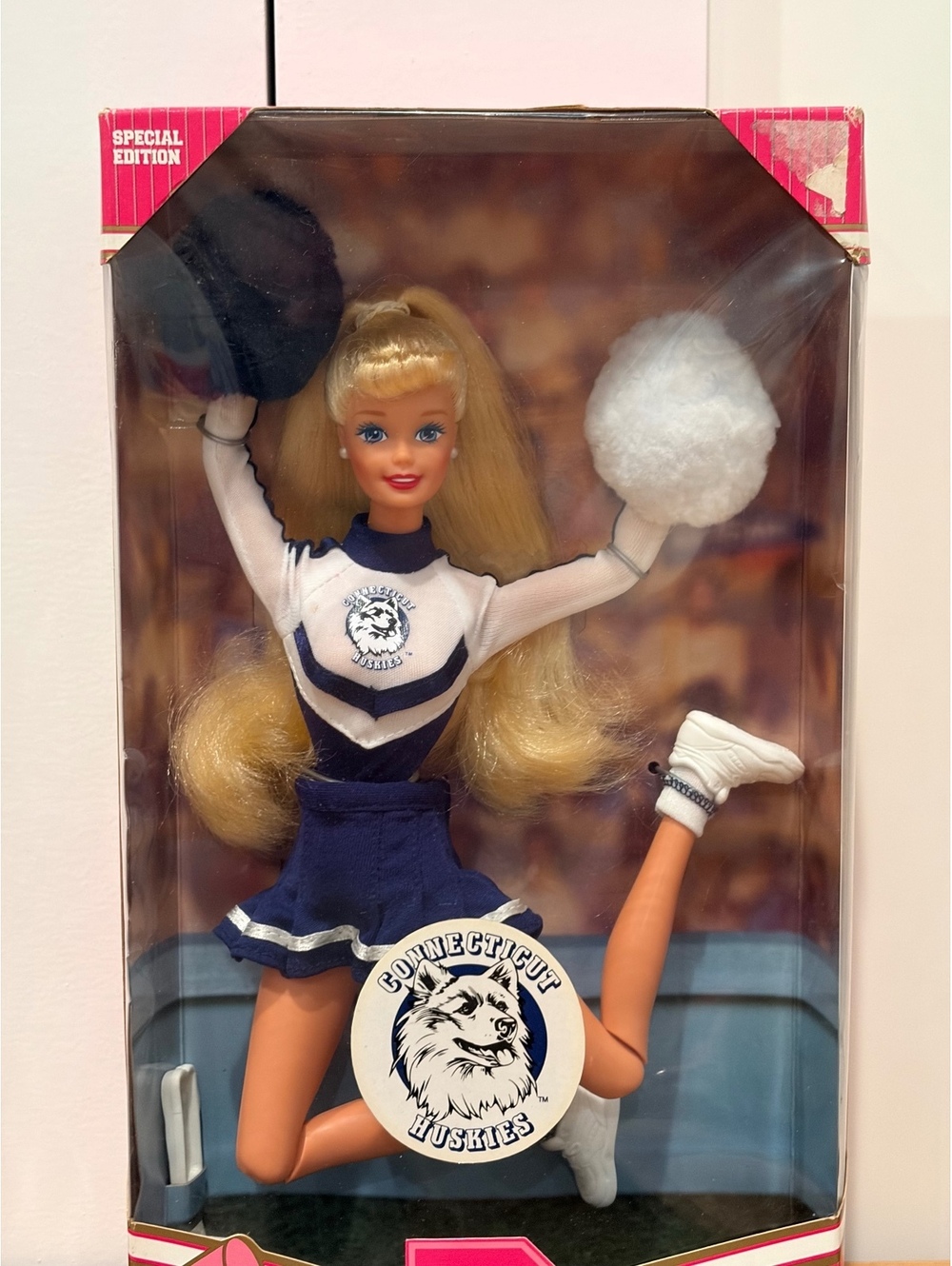 1996 University Barbie UConn Connecticut Huskies Cheerleader NRFB #19866